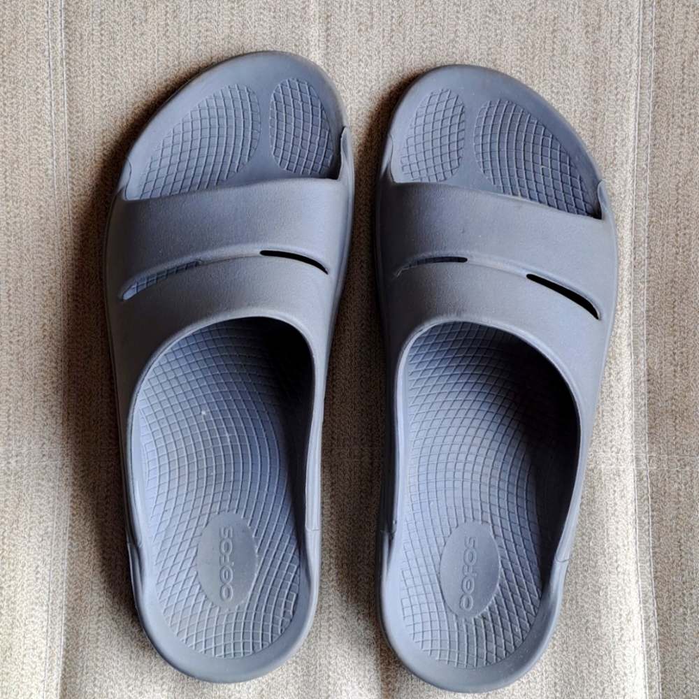 Men's Oofos M12 W14 Size 12 14 Slides Shoes
